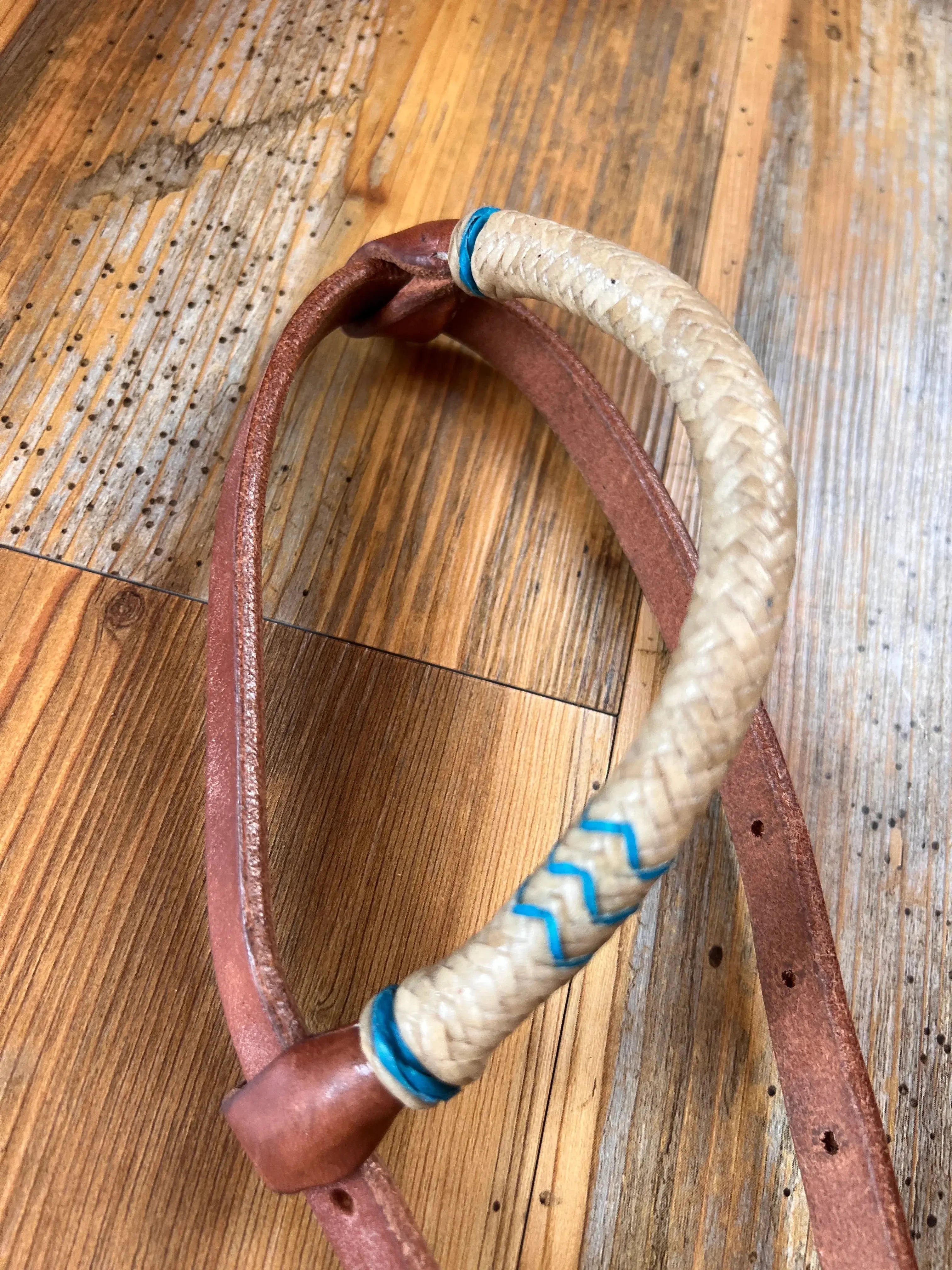 Beige braided Argentina cow leather one ear headstall with blue zigzag stitching