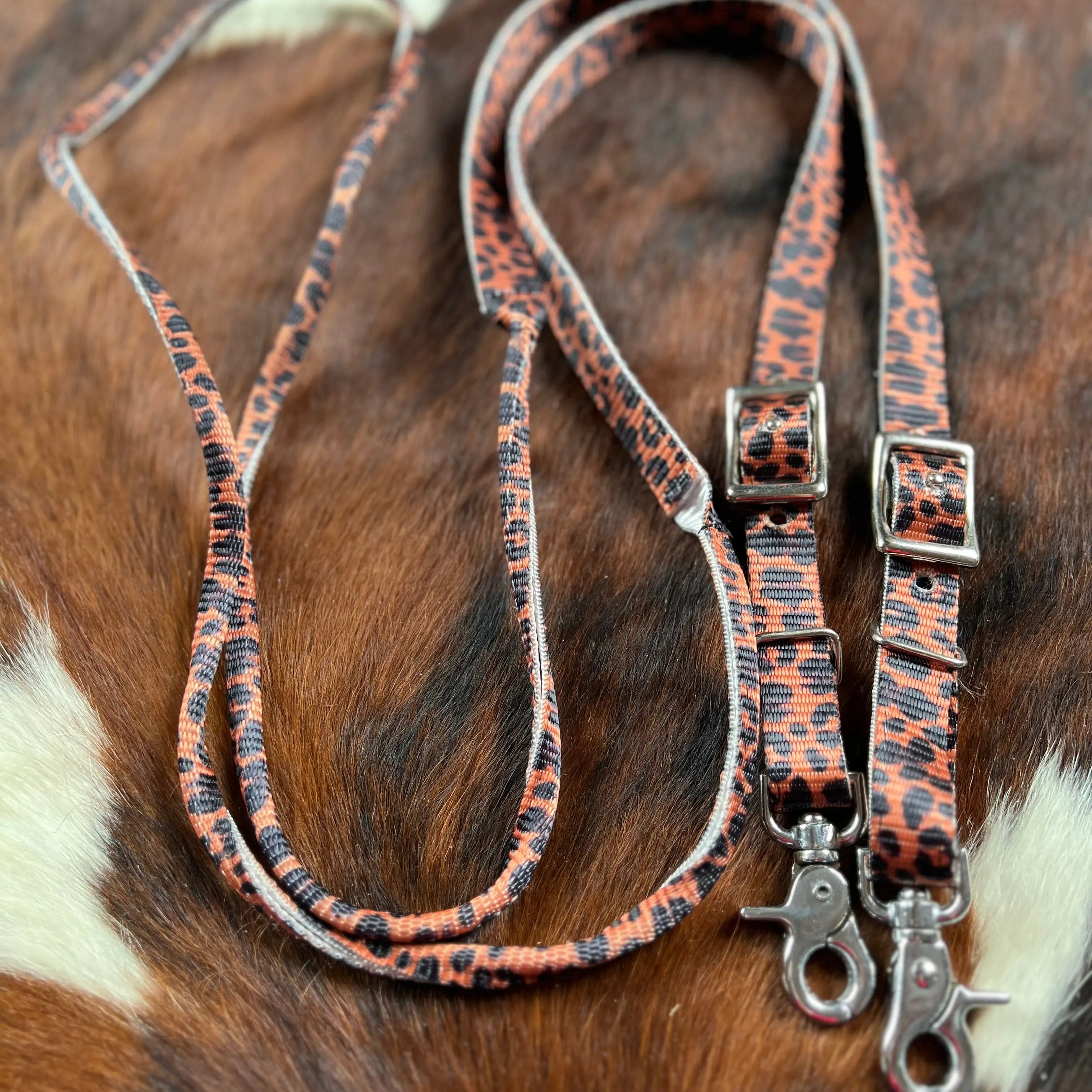 3/4" x 8ft Cheetah nylon contest rein with scissor snap end. Reins