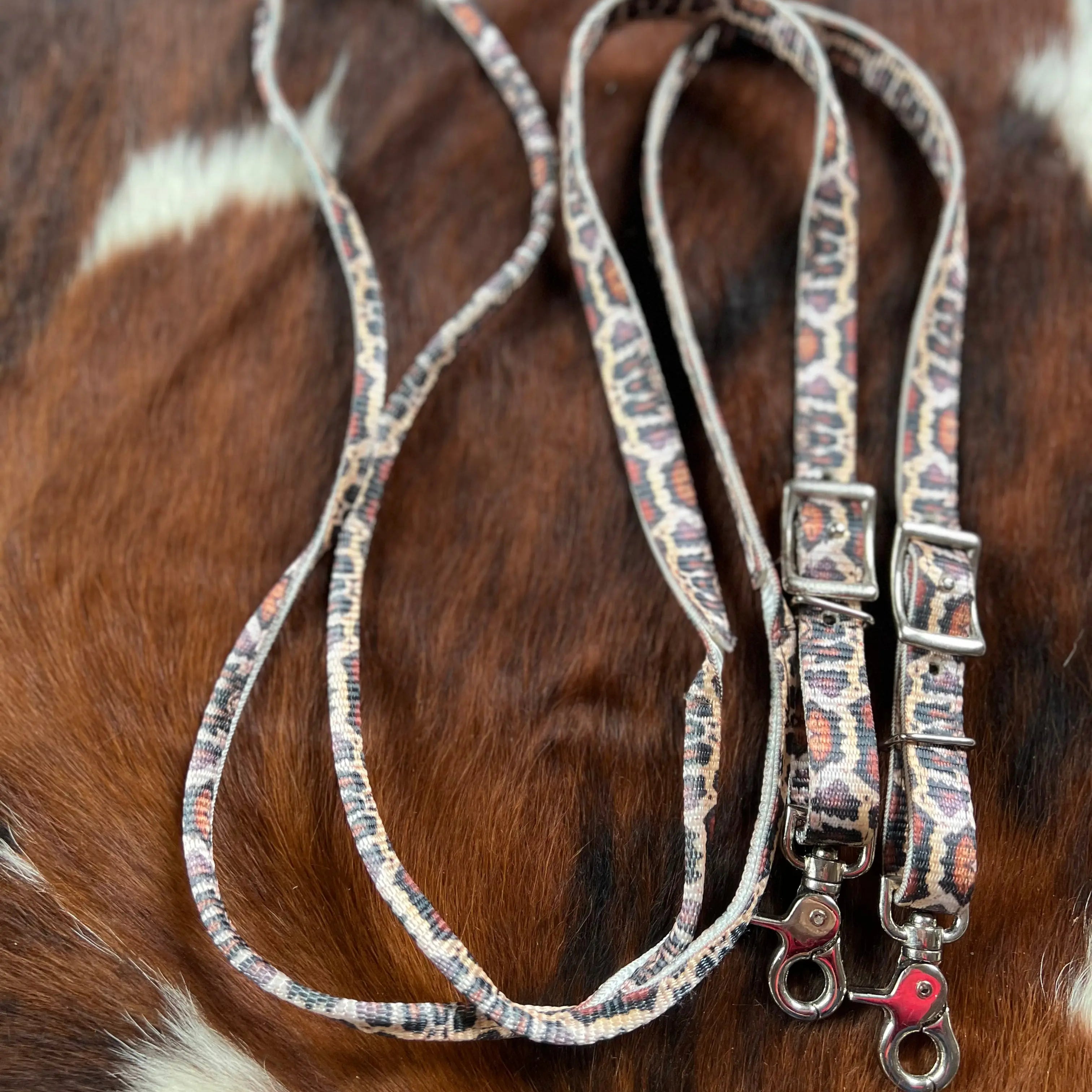 3/4" x 8ft Python nylon contest rein with scissor snap end. Reins