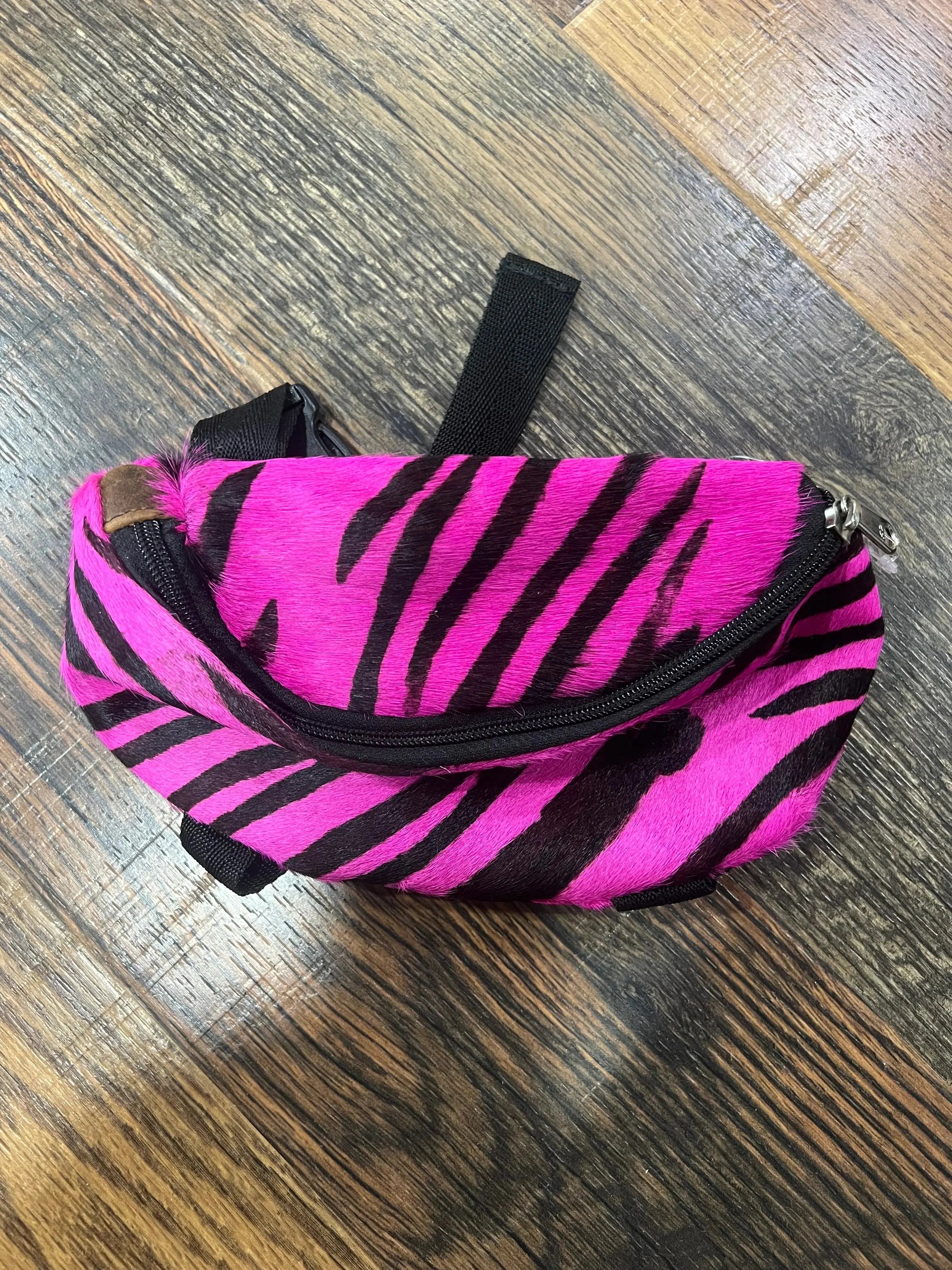 Assorted Prints and Colors Leather Saddle Pouch Horse