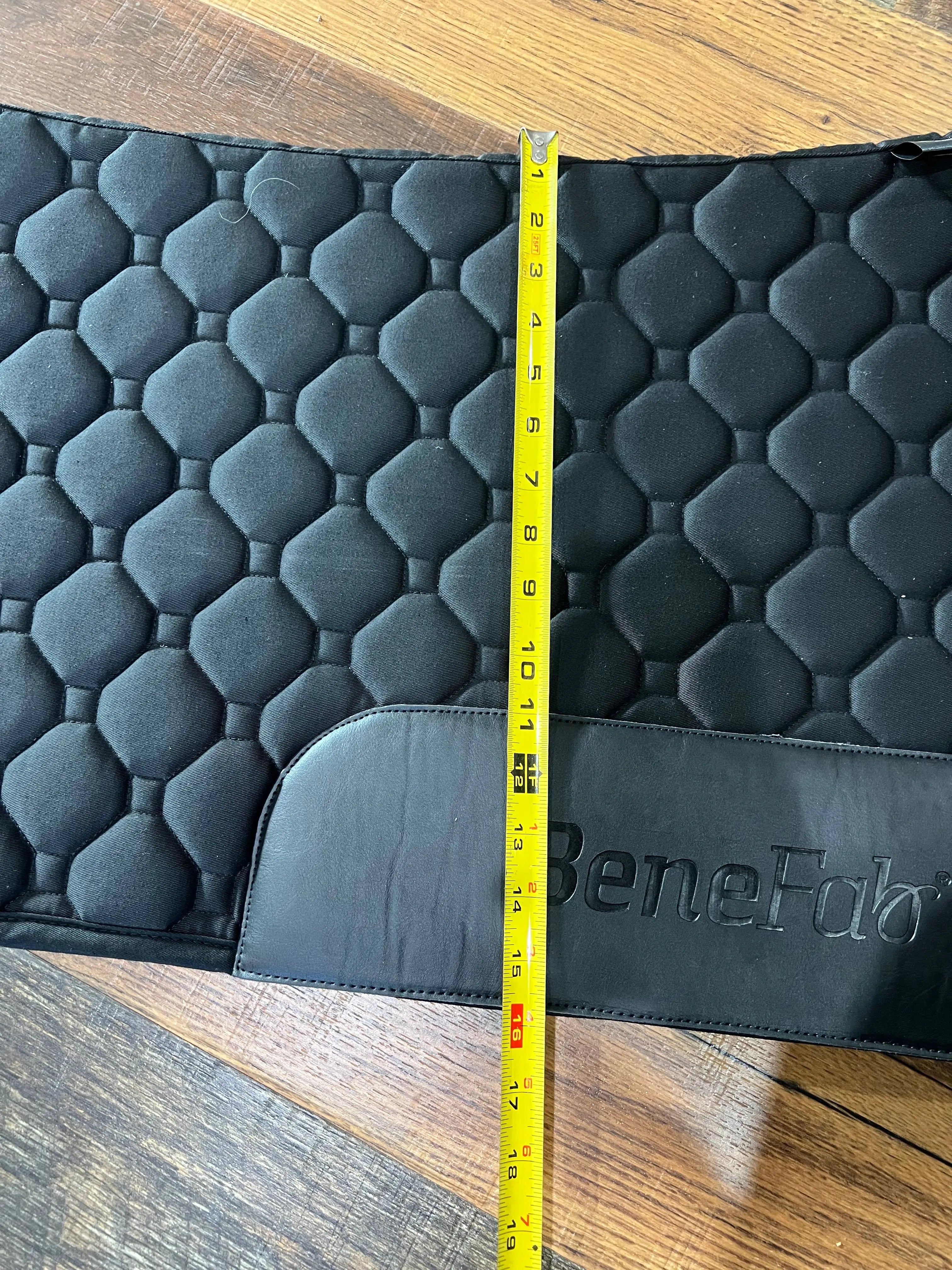 New Benefab Therapeutic Western Pad black quilted hexagonal saddle pad
