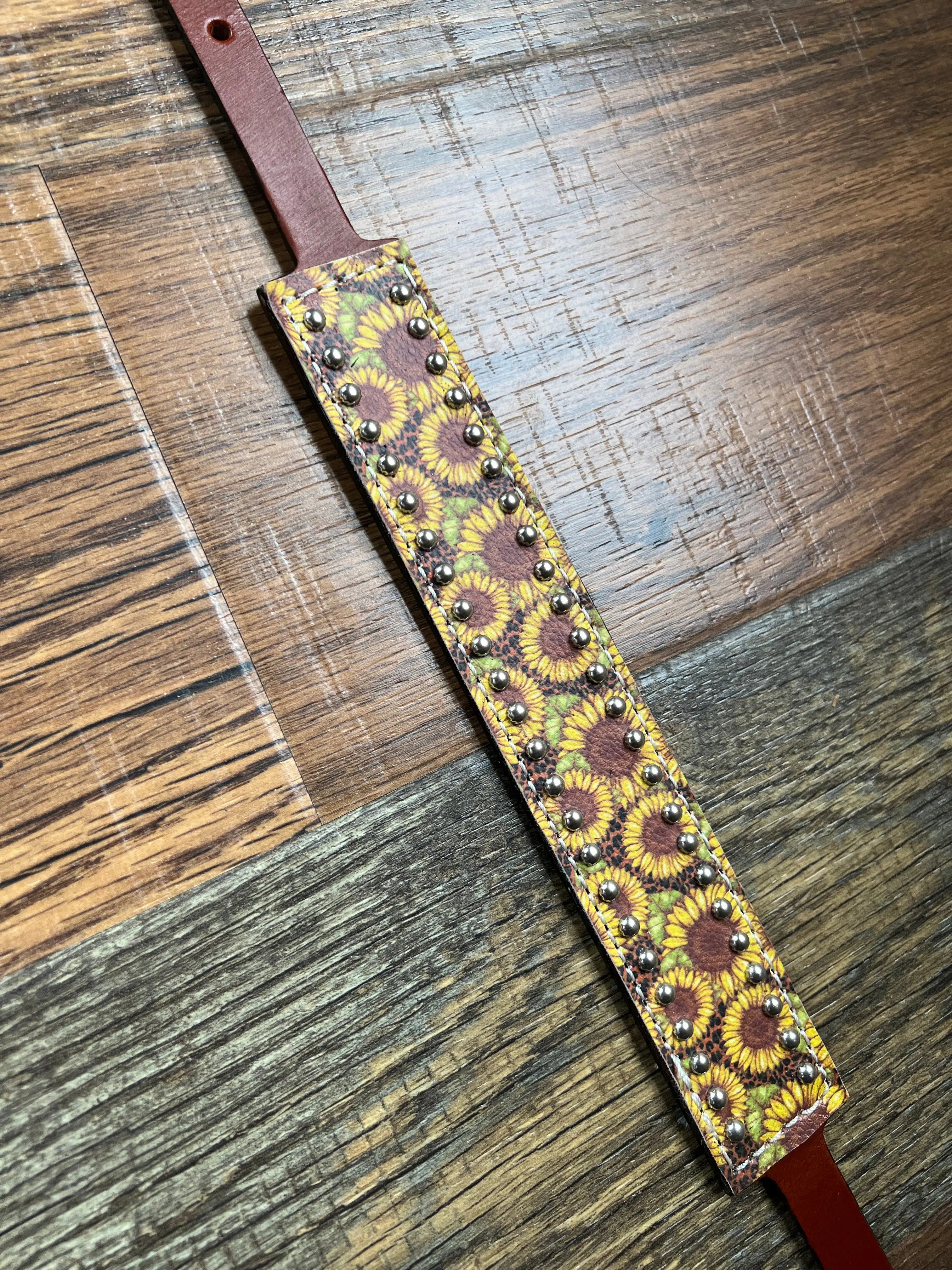 Sunflower-patterned leather bookmark with metallic studs, Small Pattern Sunflower Cheetah Wither Strap